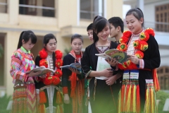 bìa cuộc thi trực tuyến
