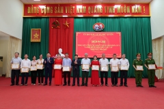 Xã Phú Xuyên khen thưởng 10 tập thể, 39 cá nhân có thành tích trong công tác bầu cử