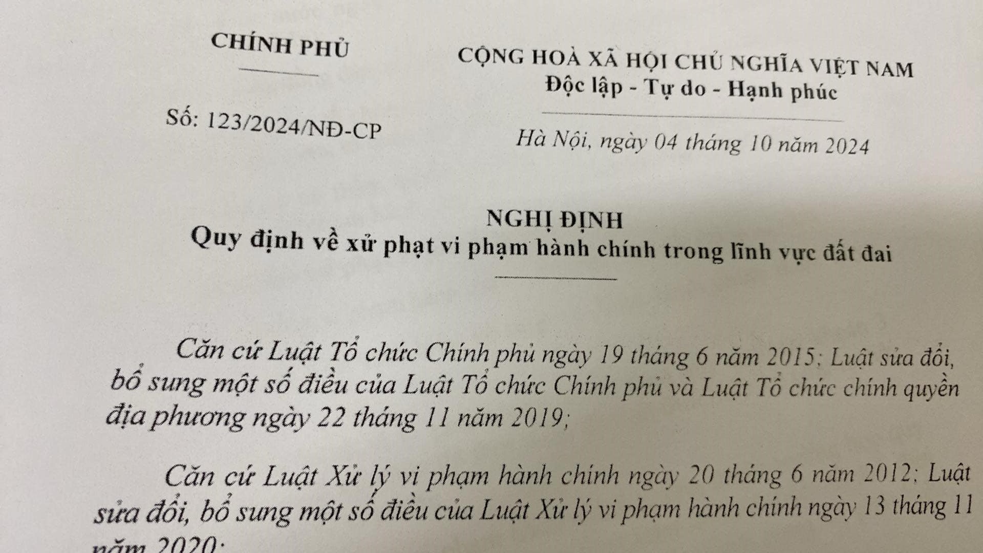 Mức phạt và biện pháp khắc phục hậu quả đối với hành vi sử dụng đất rừng đặc dụng, đất rừng phòng hộ, đất rừng sản xuất sang loại đất khác mà không được cơ quan Nhà nước có thẩm quyền cho phép từ ngày 04/10/2024