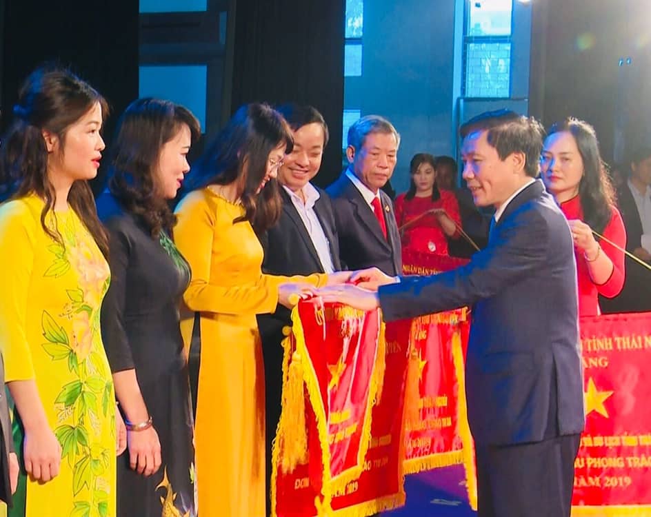 Sở Tư pháp Thái Nguyên vinh dự được nhận cờ thi đua UBND tỉnh năm 2019 (1)